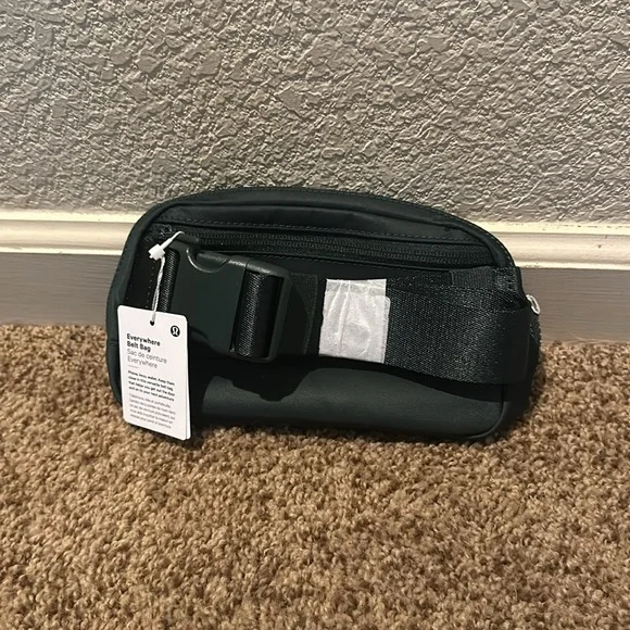 New Lululemon Belt Bag - Picture 4 of 5